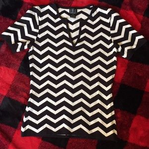 Black & White Chevron Short sleeve top